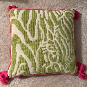Garnet Hill x Lilly Pulitzer Throw Pillow Insert